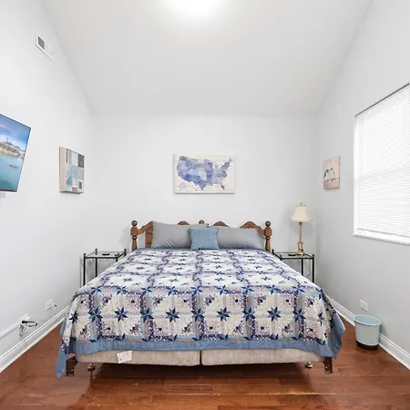 420 Lofty Apt, Laundry, A Block Frm Cta Apartment