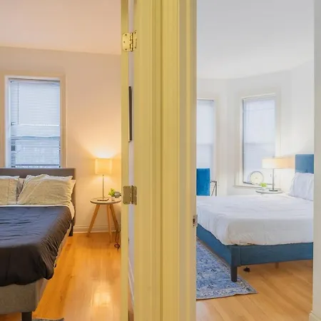 Stylish 4br In Hyde Park, Steps From Uchicago Chicago