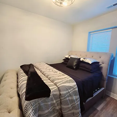 Cozy & Near Downtown & Hyde Park