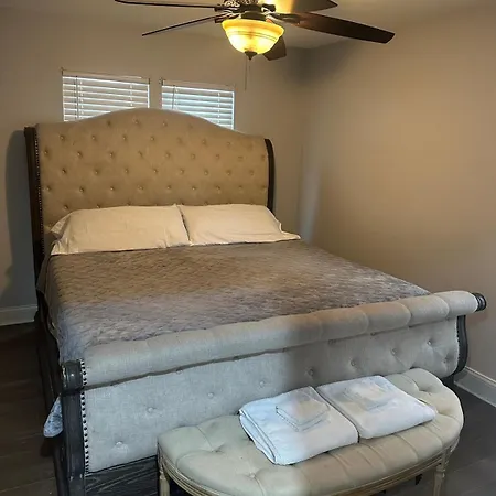 The Marlowe, A Couples Getaway * Chicago