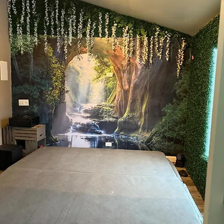 The Marlowe, A Couples Getaway Apartment *