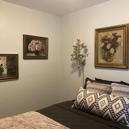 Dorothy's Bed & Breakfast Chicago