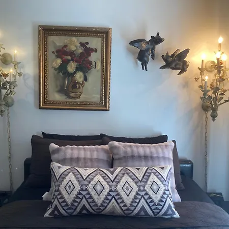 Dorothy's Bed & Breakfast Chicago