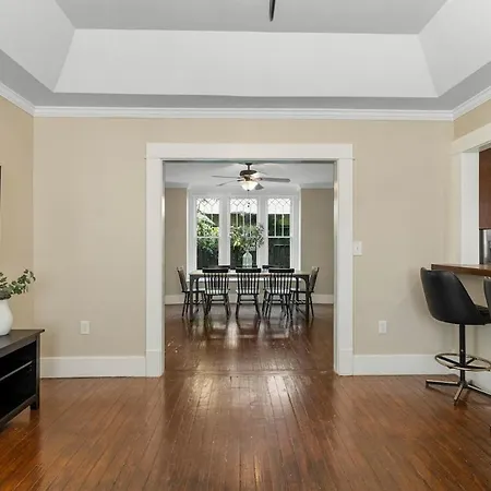 Main House At Cherry Street 4bdr Chicago