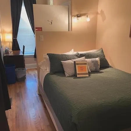 Ray's Bucktown Bed & Breakfast 3*