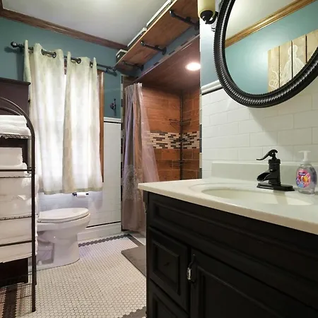 Holiday home Spacious 4-bedroom With Stunning Backyard Deck In Chicago