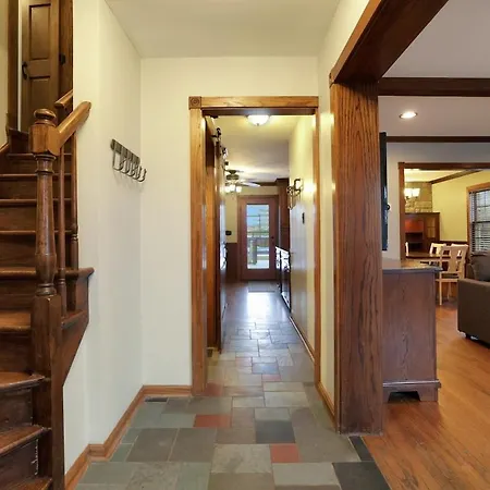 Spacious 4-bedroom With Stunning Backyard Deck In *