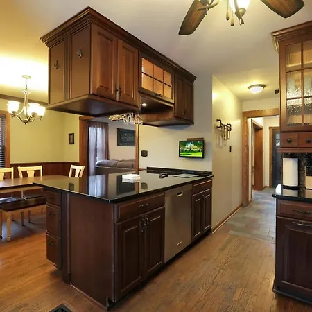 Holiday home Spacious 4-bedroom With Stunning Backyard Deck In *