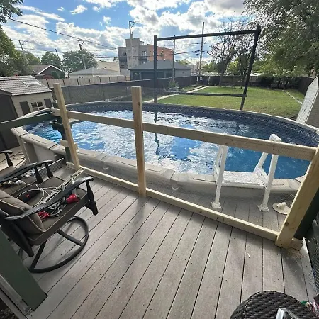 Holiday home Spacious 4-bedroom With Stunning Backyard Deck In *