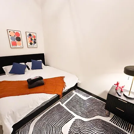 Luxury 6br Perfect For Group Sleeps 12 Near Chinatown, Mccormick Place, Soldier Field And Of Illinois Apartment