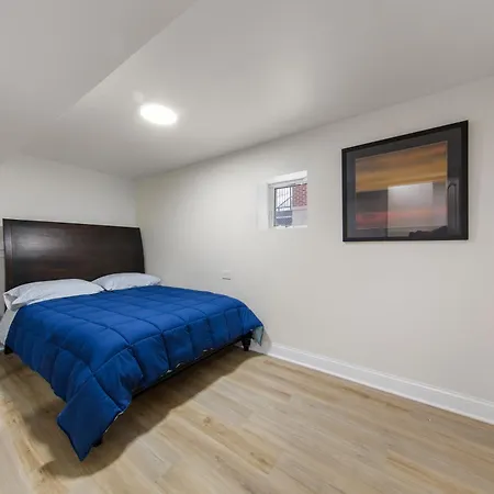 Perfect Location Across From Park & Train Station Holiday home *