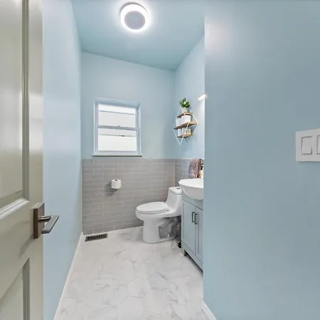 Holiday home Perfect Location Across From Park & Train Station *