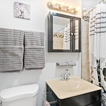 420 Long Term 2 Bedroom Laundry Private Parking * Chicago
