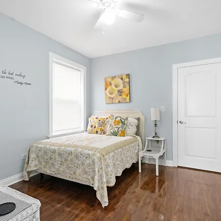 420 Long Term 2 Bedroom Laundry Private Parking Apartment