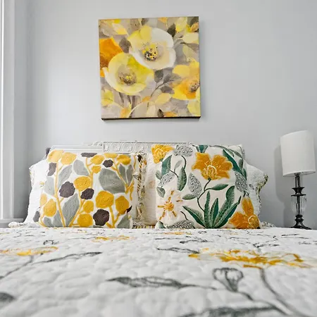 420 Long Term 2 Bedroom Laundry Private Parking