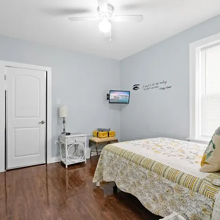 420 Long Term 2 Bedroom Laundry Private Parking Apartment *