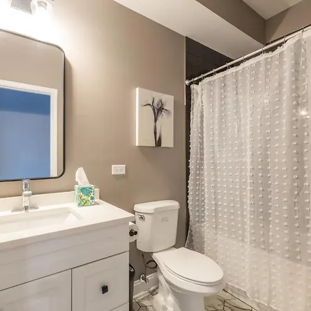 Homestay Kenwood Apartments, Downtown Hyde Park *