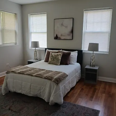 Kenwood Apartments, Downtown Hyde Park Homestay *