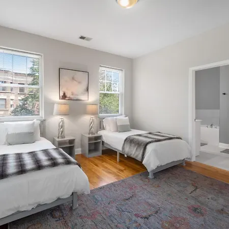 Homestay Kenwood Apartments, Downtown Hyde Park *