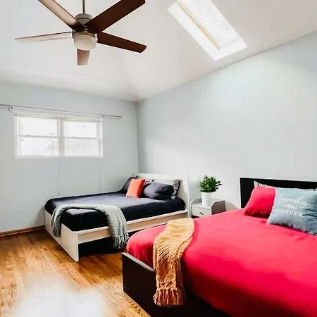 Pool Table, Pingpong, Arcade, 2-car Parking, 3 Floors! * Chicago