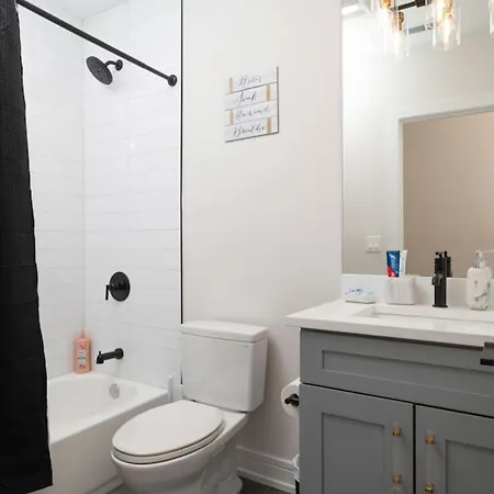 Modern 3br Near Dt Chi Apartment *