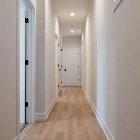 Modern 3br Near Dt Chi *