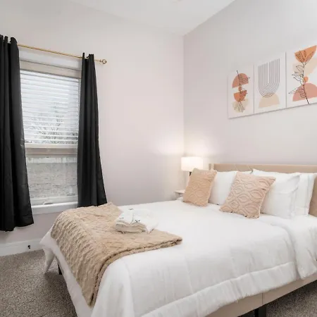 Modern 3br Near Dt Chi *