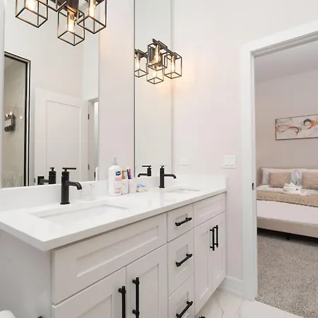 Modern 3br Near Dt Chi Apartment *
