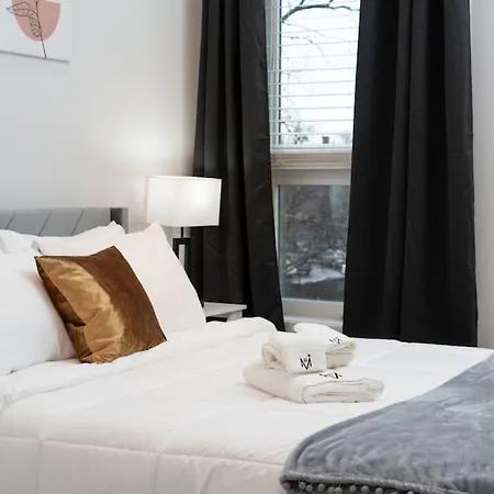 Modern 3br Near Dt Chi Apartment