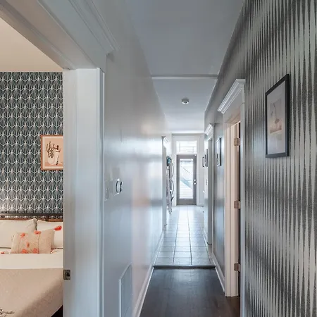 Wrigleyville Apartment *