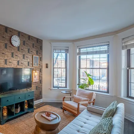 Wrigleyville Apartment Chicago