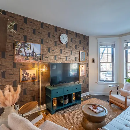 Wrigleyville Apartment Chicago