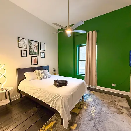 Luxury 5br South Loop With Pool Table And Optional Parking Near Mccormick Place, Field Museum And Soldier Field