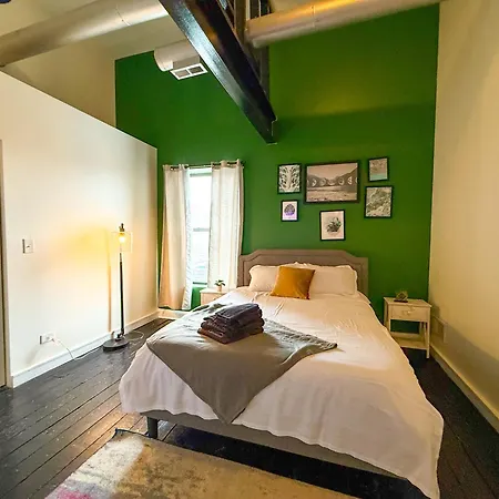 Apartment Luxury 5br South Loop With Pool Table And Optional Parking Near Mccormick Place, Field Museum And Soldier Field