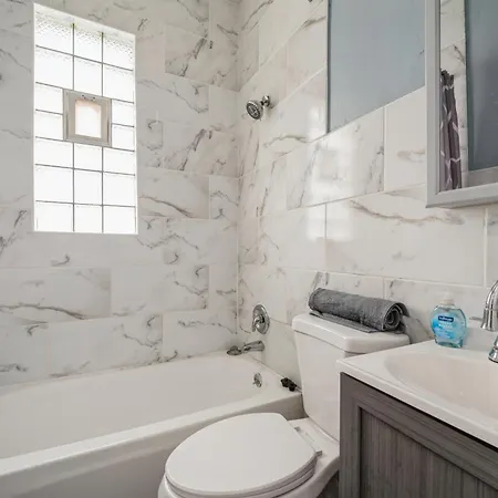 Apartment Cozy Two Bedroom Unit Near Lakeview Lincolnpark Wrigley *