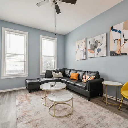 Cozy Two Bedroom Unit Near Lakeview Lincolnpark Wrigley *