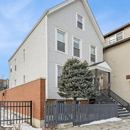 Cozy Two Bedroom Unit Near Lakeview Lincolnpark Wrigley Apartment