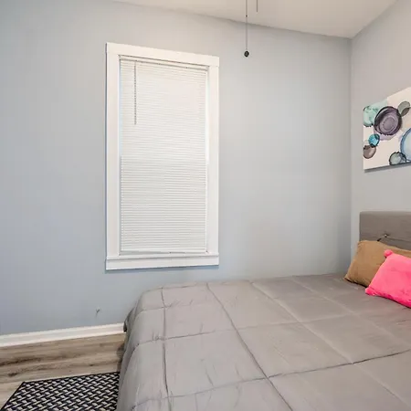 Apartment Cozy Two Bedroom Unit Near Lakeview Lincolnpark Wrigley