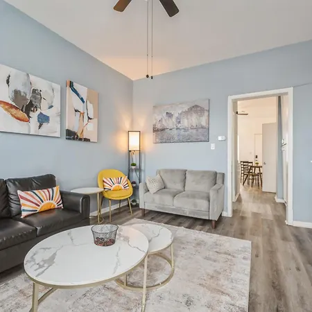 Cozy Two Bedroom Unit Near Lakeview Lincolnpark Wrigley *