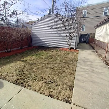 Cozy Two Bedroom Unit Near Lakeview Lincolnpark Wrigley *