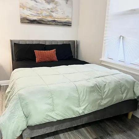 Cozy 10 Mins To Midway Airport & Downtown Apartment Chicago