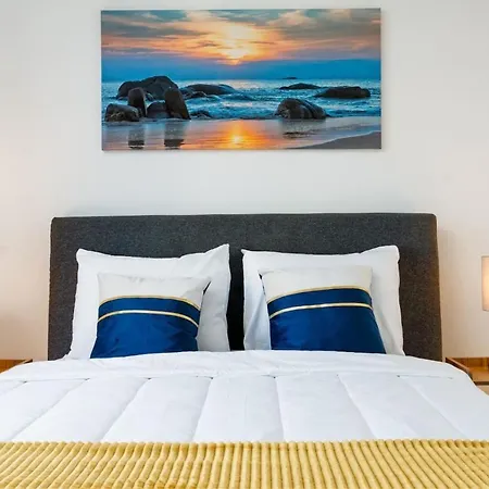 Regal Stylish Uptown Loft Beachfront Rooftopwfhgym Apartment