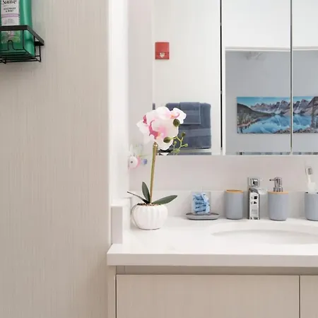 Apartment Elegant Stylish Loft Oasis Uptown Rooftop Wfh Gym *