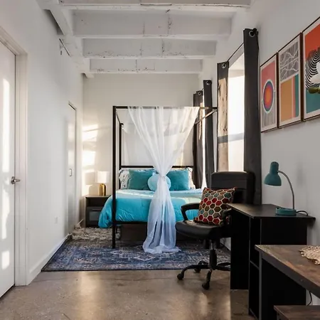 Apartment Sunny Modern Loft Montrose Rooftop Wfh Gym *