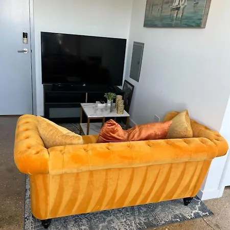 Sunny Modern Loft Montrose Rooftop Wfh Gym Apartment Chicago