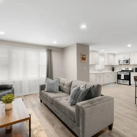 Apartment 3 Level 10 Min To The Beach, Near Downtown *