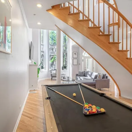 Gold Coast Pristine Rooftop Pooltable Parking *