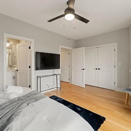 Cozy 3bd 2bath Retreat With Balcony Apartment *