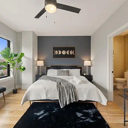 Cozy 3bd 2bath Retreat With Balcony Chicago
