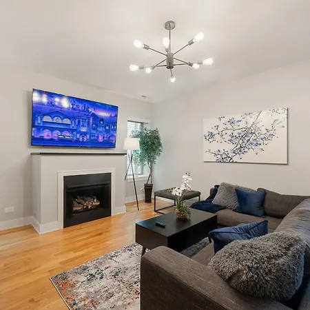 Cozy 3bd 2bath Retreat With Balcony Apartment Chicago